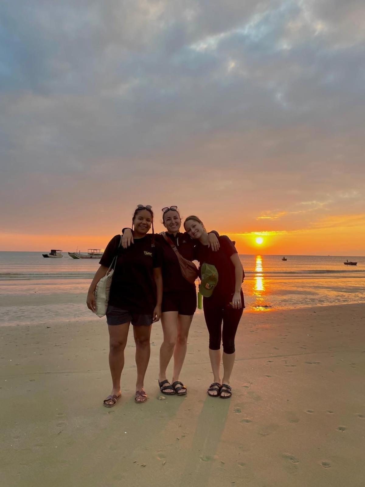 Coto Center Homestay Dao Co To Bagian luar foto